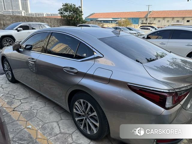 Lexus ES 2023 Серебристо-серый из Китая, фото 5