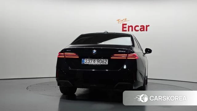 BMW 5 Series (G60) id 3921624 из Кореи 14