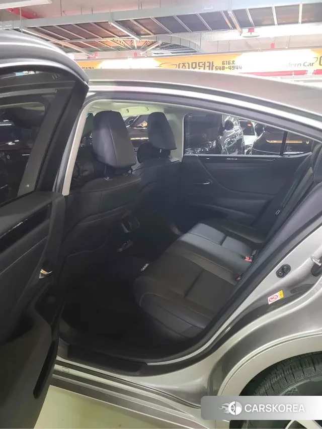 Lexus ES300h 7th generation 2019 Серебристо-серый из Кореи, фото 4