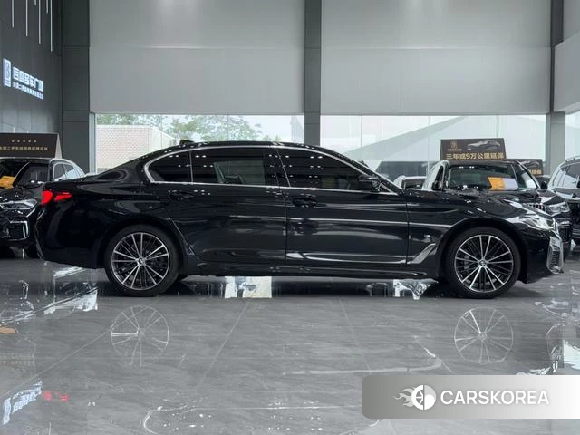 BMW 5 series 2022 Черный из Китая, фото 4