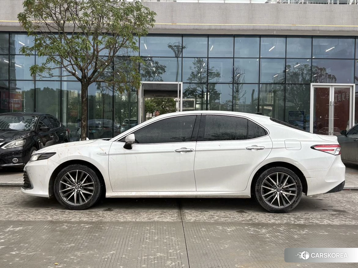 Toyota Camry 2021 Белый из Китая, фото 4