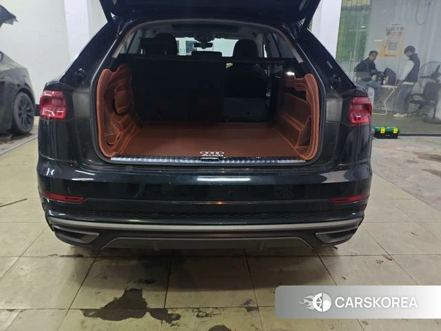 Audi Q8 2022 Черный из Китая, фото 4