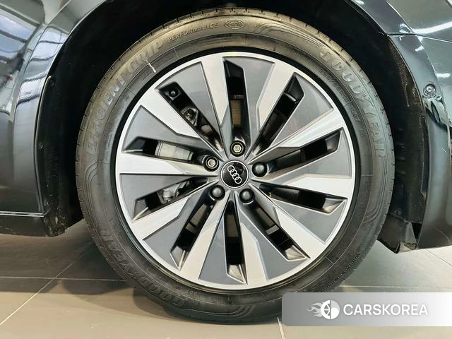 Audi A6L id 3889091 из Китая 12