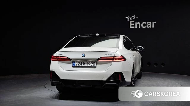 BMW 5 Series (G60) id 3837994 из Кореи 14