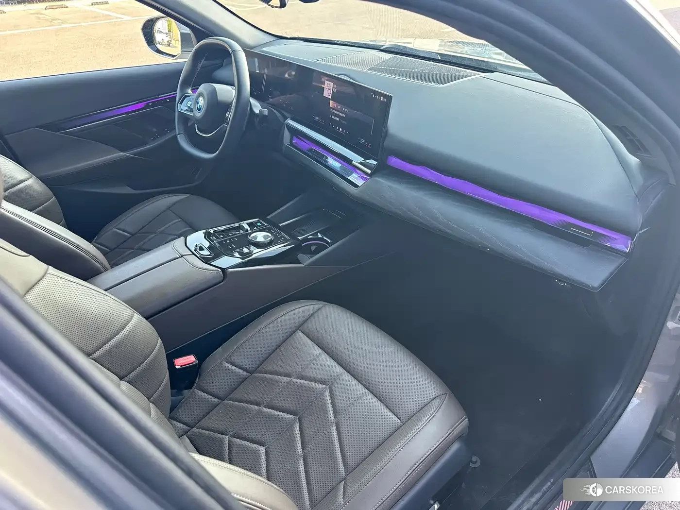 BMW i5 2024 Champagne/brown из Китая, фото 4