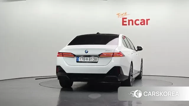 BMW 5 Series (G60) id 3442162 из Кореи 14