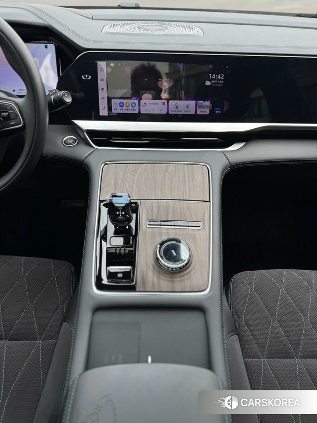 Geely Automobile Xingyue L 2024 Темно-серый из Китая, фото 4