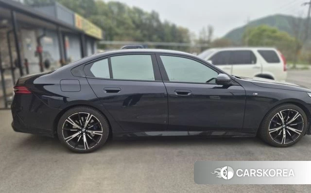 BMW 5 Series (G60) 2024 Черный из Кореи, фото 4