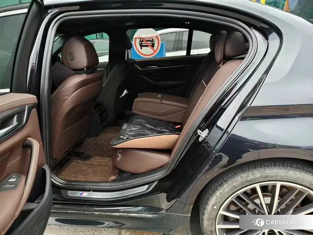 BMW 5 series 2023 Черный из Китая, фото 4