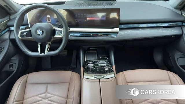 BMW 5 series 2025 Белый из Китая, фото 4