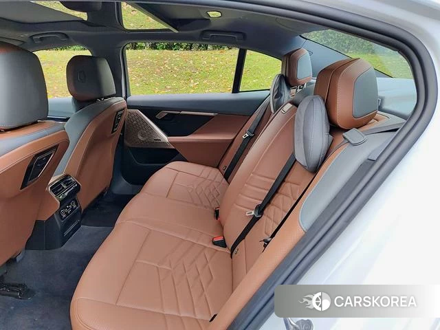 BMW 5 series 2025 Белый из Китая, фото 4