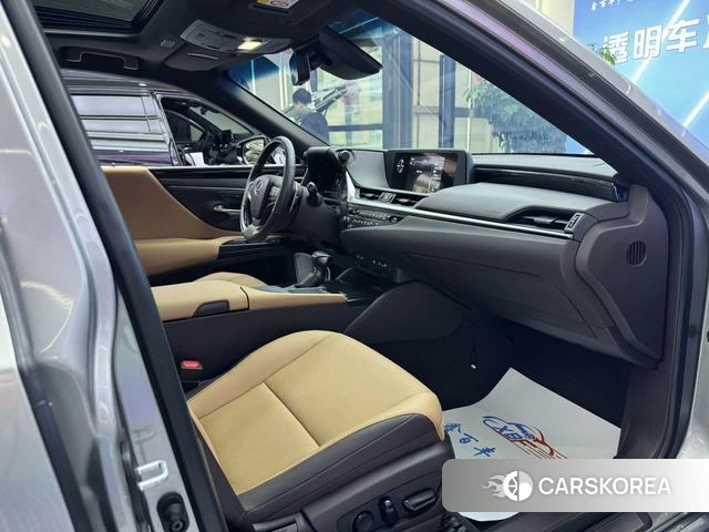 Lexus ES 2019 Серебристо-серый из Китая, фото 6