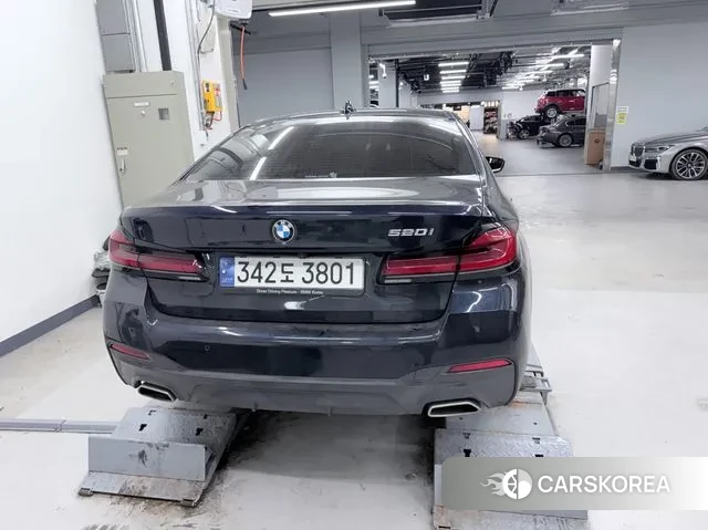 BMW 5 Series (G30) 2023 Черный из Кореи, фото 4