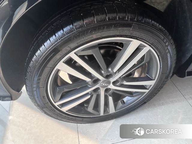 Audi Q5L 2020 Черный из Китая, фото 4