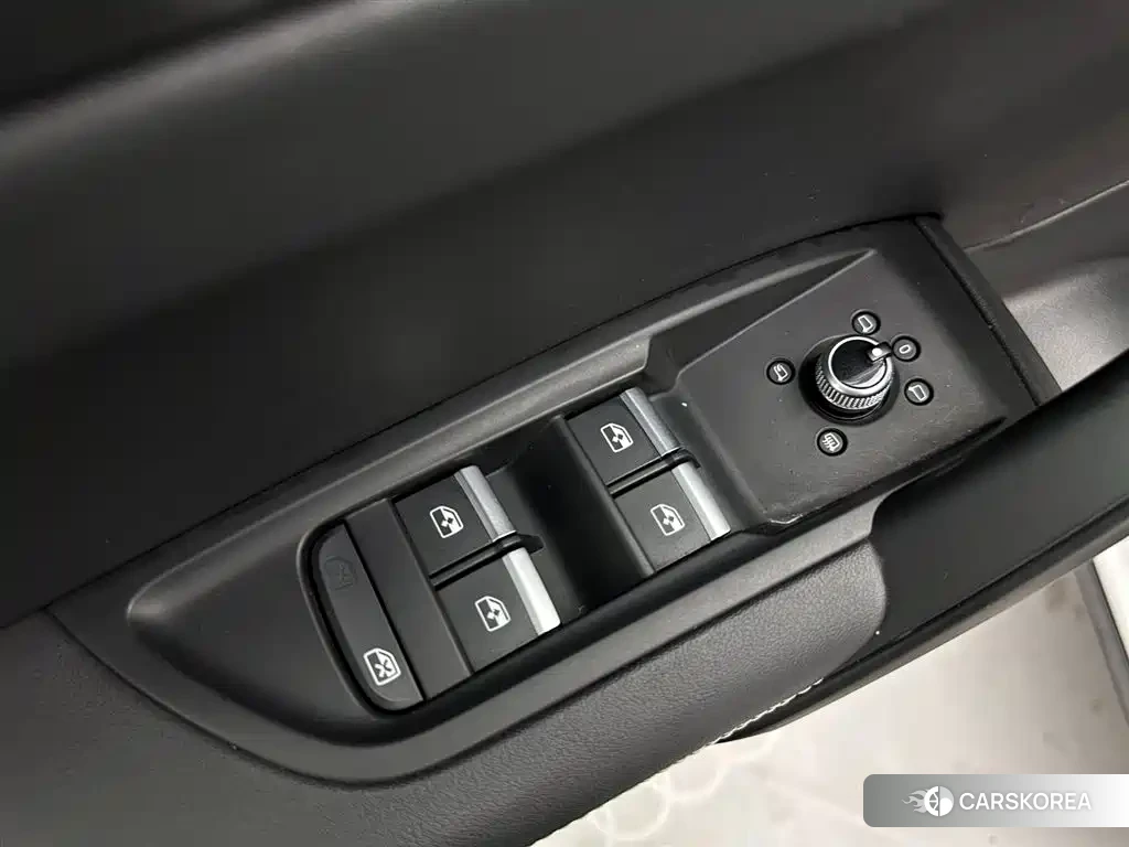 Audi Q5L id 4629610 из Китая 23