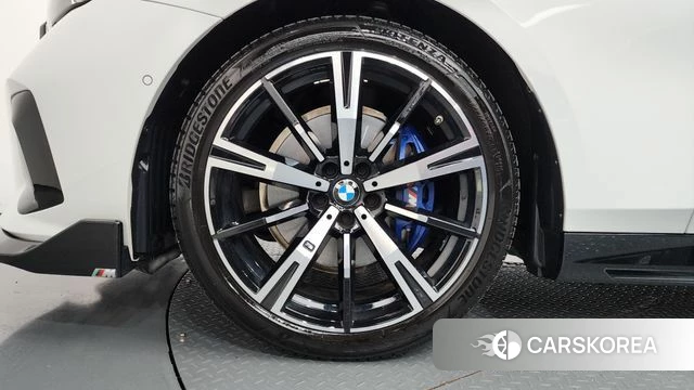 BMW 5 Series (G60) id 4880169 из Кореи 26