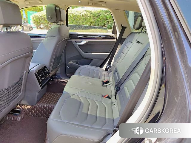 Volkswagen Touareg 2021 Черный из Китая, фото 4