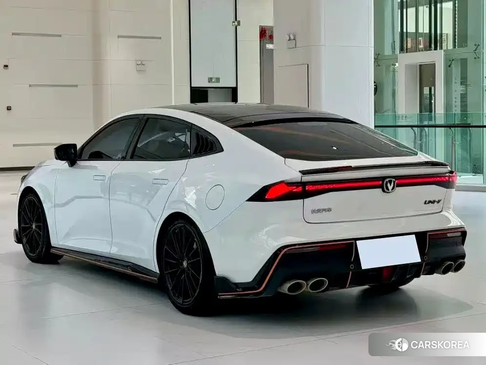 Chang'an UNI-V 2022 Белый из Китая, фото 4