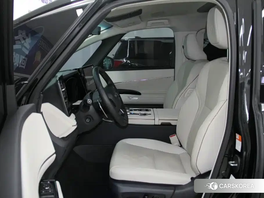 Lexus LM id 4654456 из Китая 35