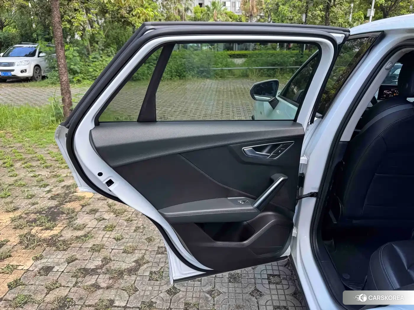 Audi Q2L id 4679870 из Китая 36