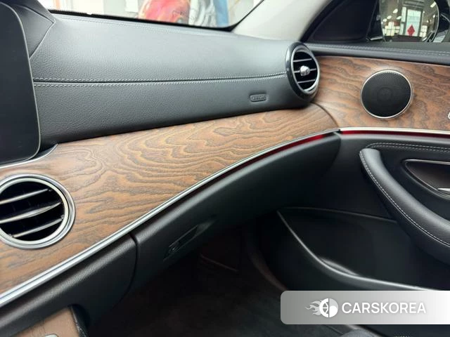 Mercedes-Benz E-class id 4258359 из Китая 38