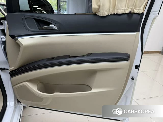 Buick GL8 id 4208325 из Китая 39