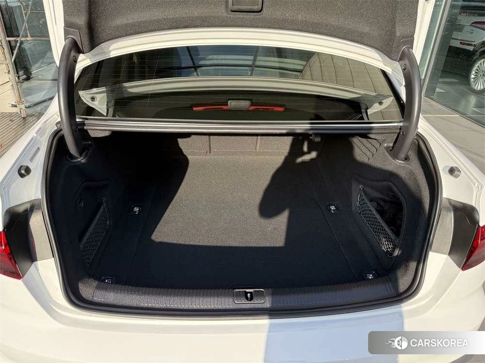 Audi A4L id 4419466 из Китая 10