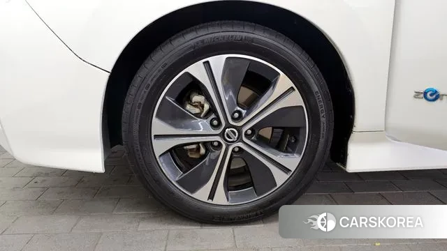 Nissan Leaf (ZE1) id 3713546 из Кореи 15