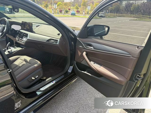 BMW 5 series PHEV id 4209943 из Китая 10