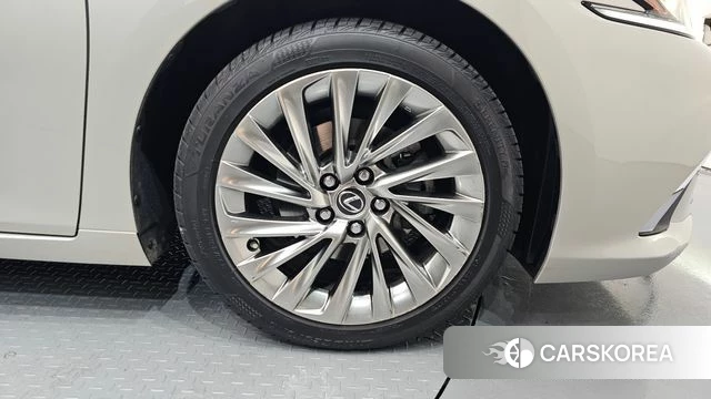 Lexus ES300h 7th generation id 3845507 из Кореи 15