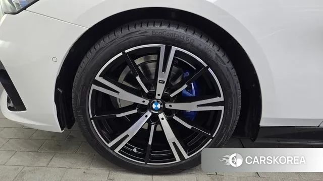 BMW 5 Series (G60) id 3585558 из Кореи 15