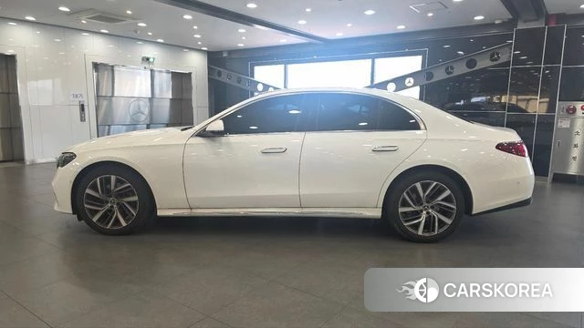 Mercedes-Benz E-Class W214 2025 Белый из Кореи, фото 5