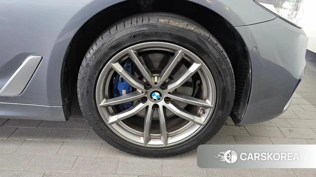 BMW 5 Series (G30) id 3829062 из Кореи 15