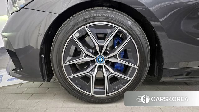 BMW i5 (G60) id 4185946 из Кореи 30