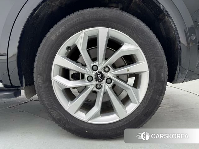 Audi Q5L id 3927064 из Китая 23