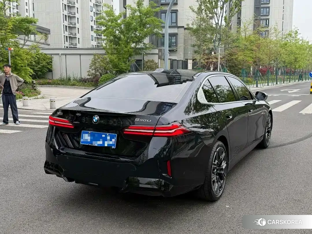 BMW 5 series 2026 Черный из Китая, фото 5