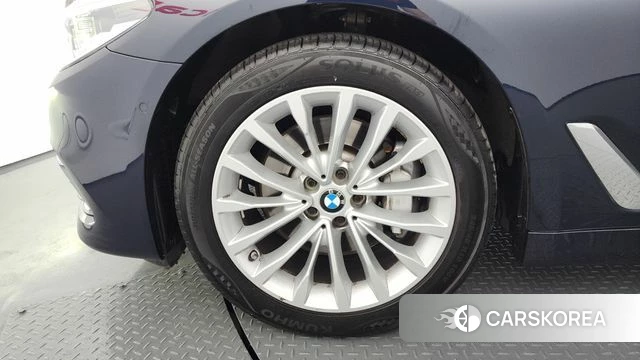 BMW 5 Series (G30) id 4317453 из Кореи 30