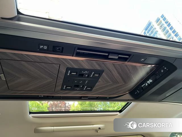 Lexus LM id 4307436 из Китая 25