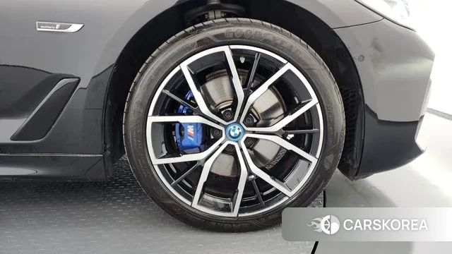 BMW 5 Series (G30) id 3341873 из Кореи 15