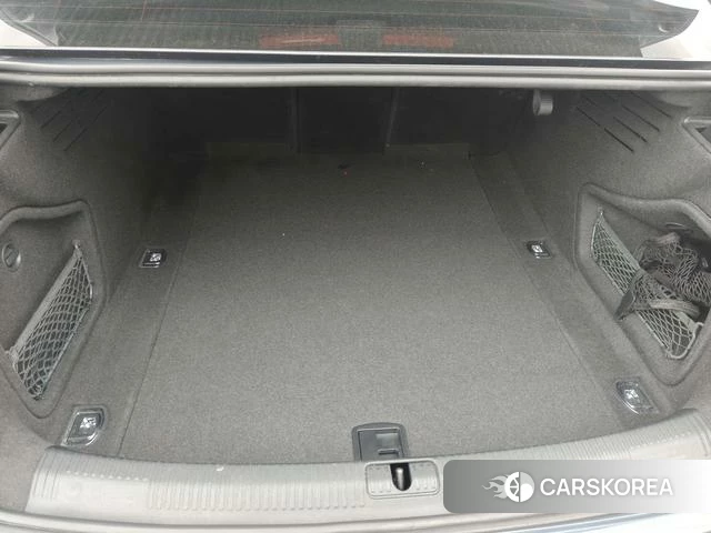 Audi A4L id 4276828 из Китая 9