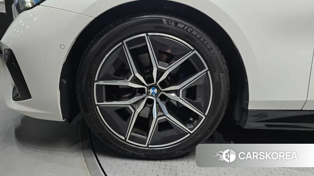 BMW 5 Series (G60) id 4590039 из Кореи 25