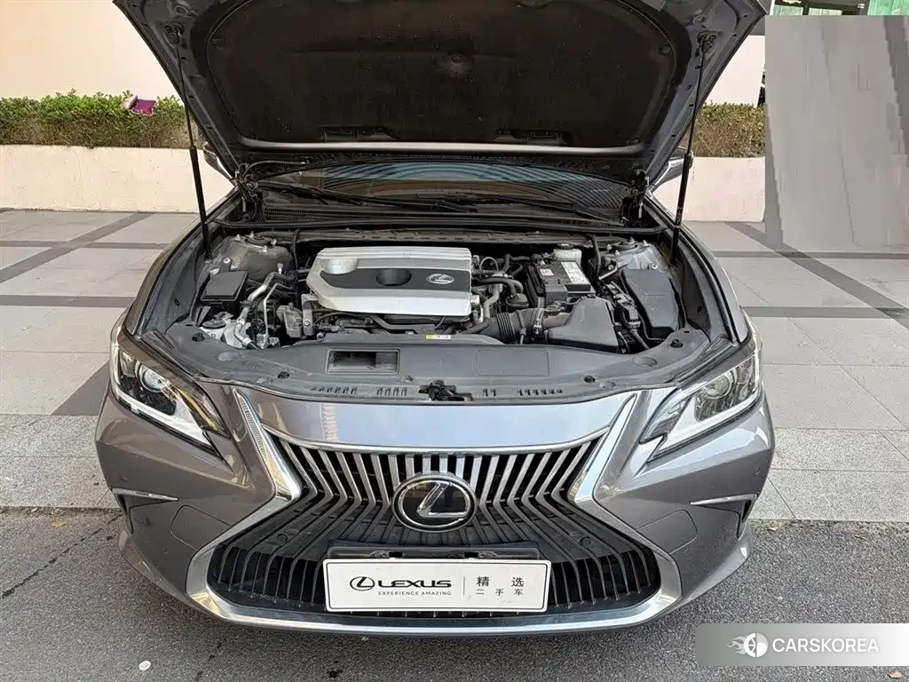 Lexus ES id 4576834 из Китая 10