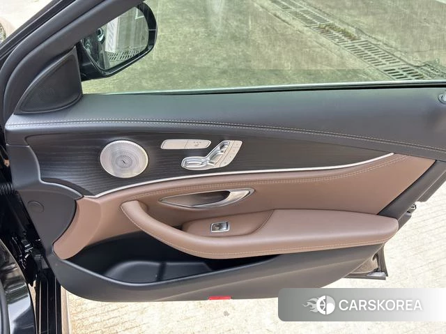 Mercedes-Benz E-class id 4277124 из Китая 27
