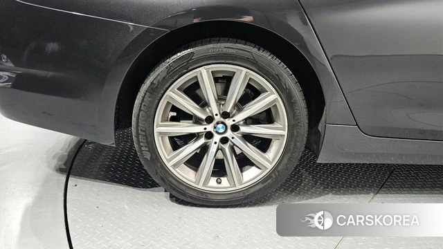 BMW 5 Series (G30) id 4251274 из Кореи 27