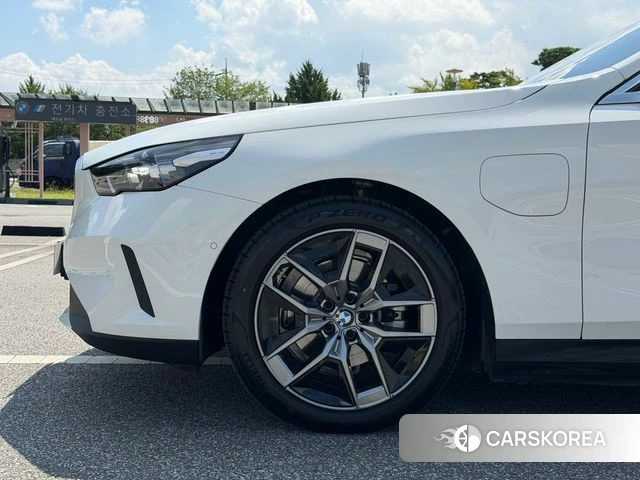BMW 5 Series (G60) id 4729686 из Кореи 8