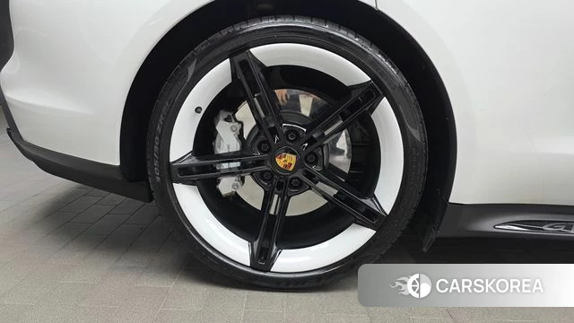 Porsche Taycan id 4474752 из Кореи 25