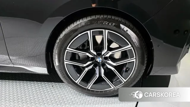 BMW 7 Series (G70) id 3471923 из Кореи 15