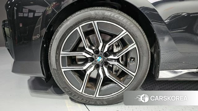 BMW 7 Series (G70) id 3891231 из Кореи 15