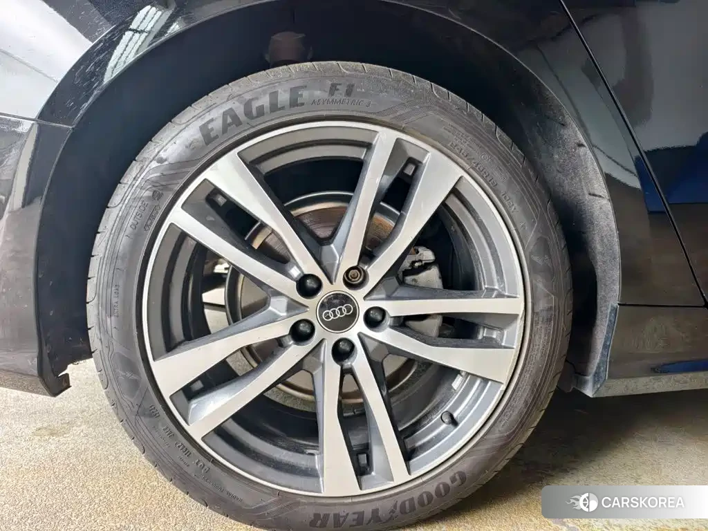Audi A6L id 4629749 из Китая 11