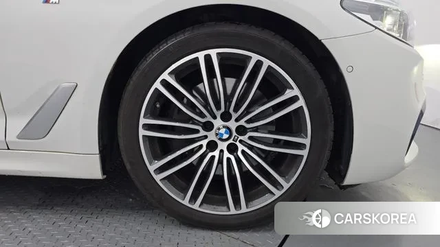 BMW 5 Series (G30) id 3024235 из Кореи 15